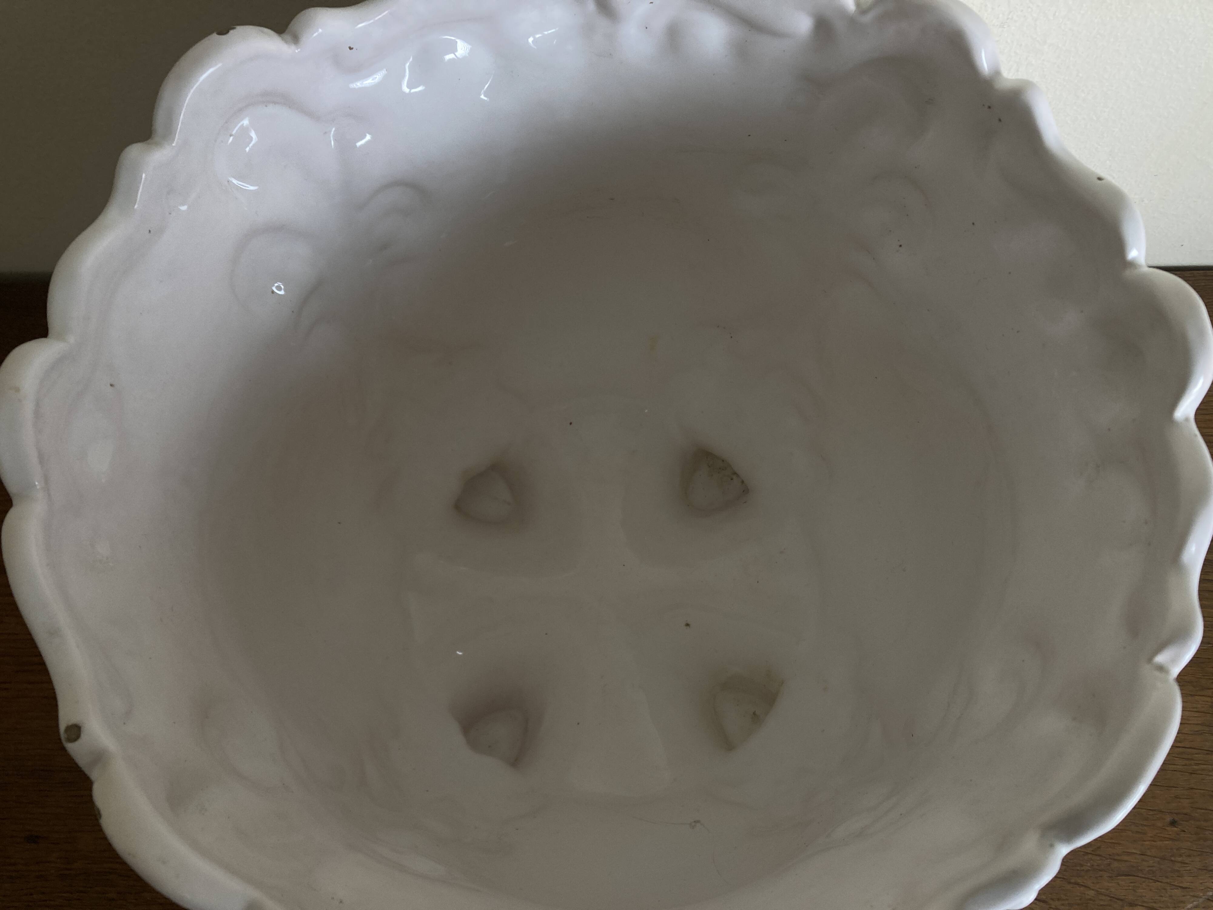 Moustiers Lallier white earthenware floor planter D30cm