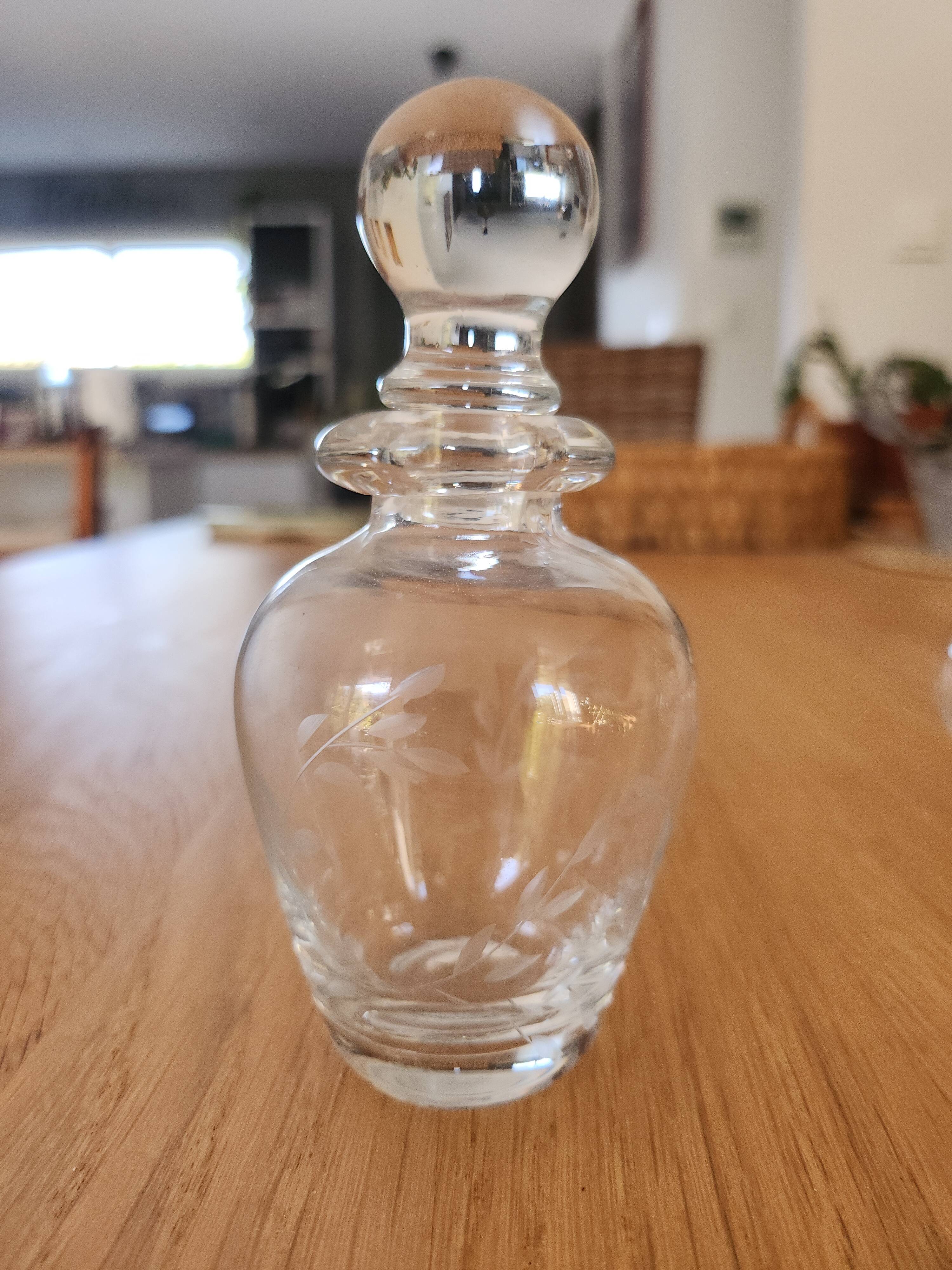 Toilet set / Trio of Baccarat crystal perfume bottles "St