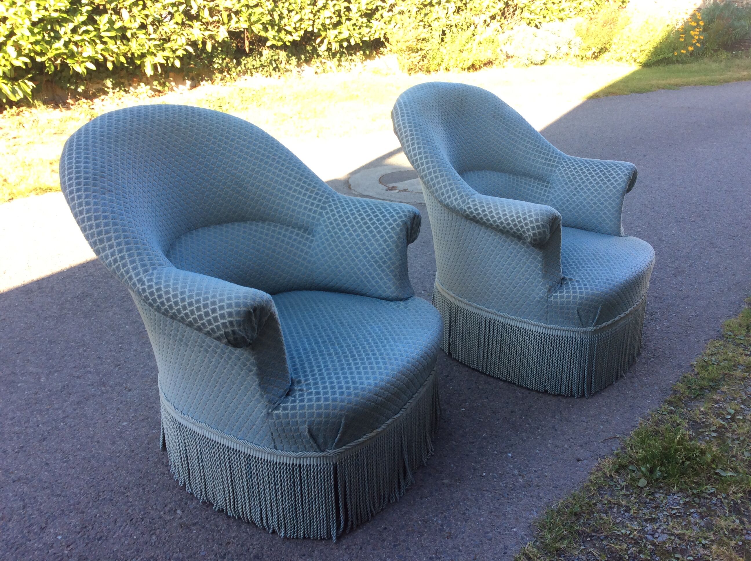 Paire de fauteuils crapaud en velours bleue