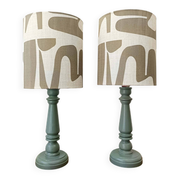 Paire de lampes en bois et abat-jours modernistes sur mesure