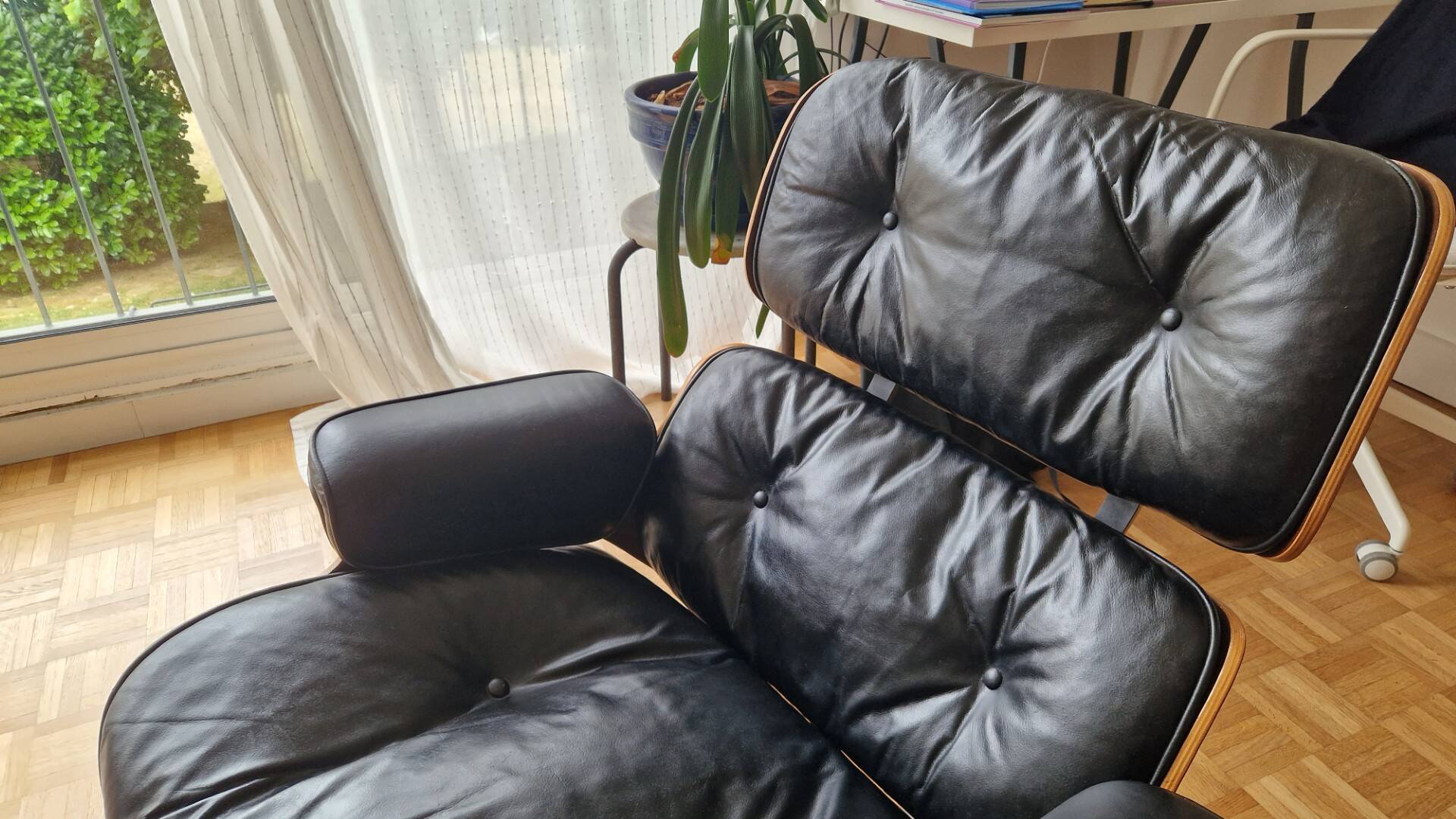 Herman Miller Lounge chair Charles Eames model 670