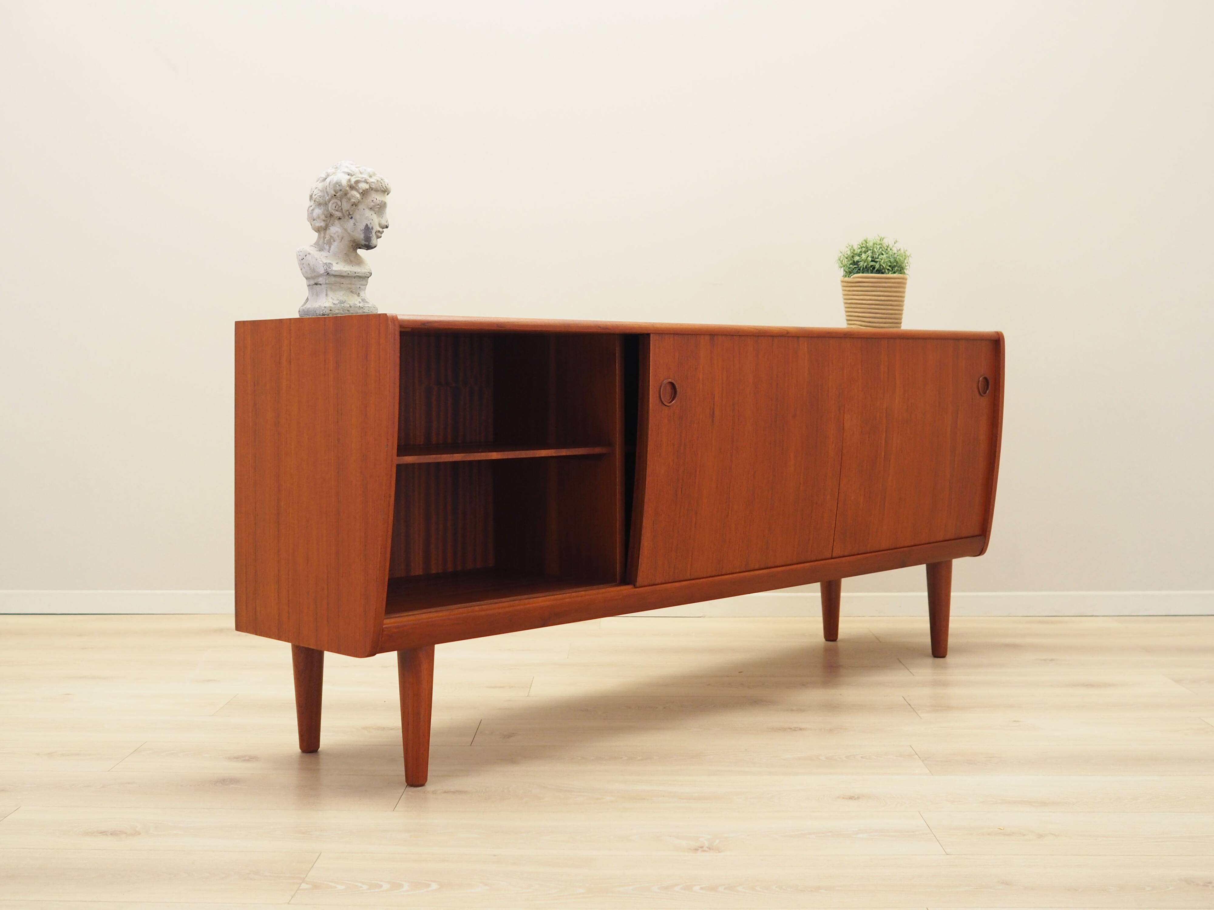 Buffet en teck, design danois, années 1970, production : Danemark