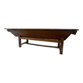 Kneading table