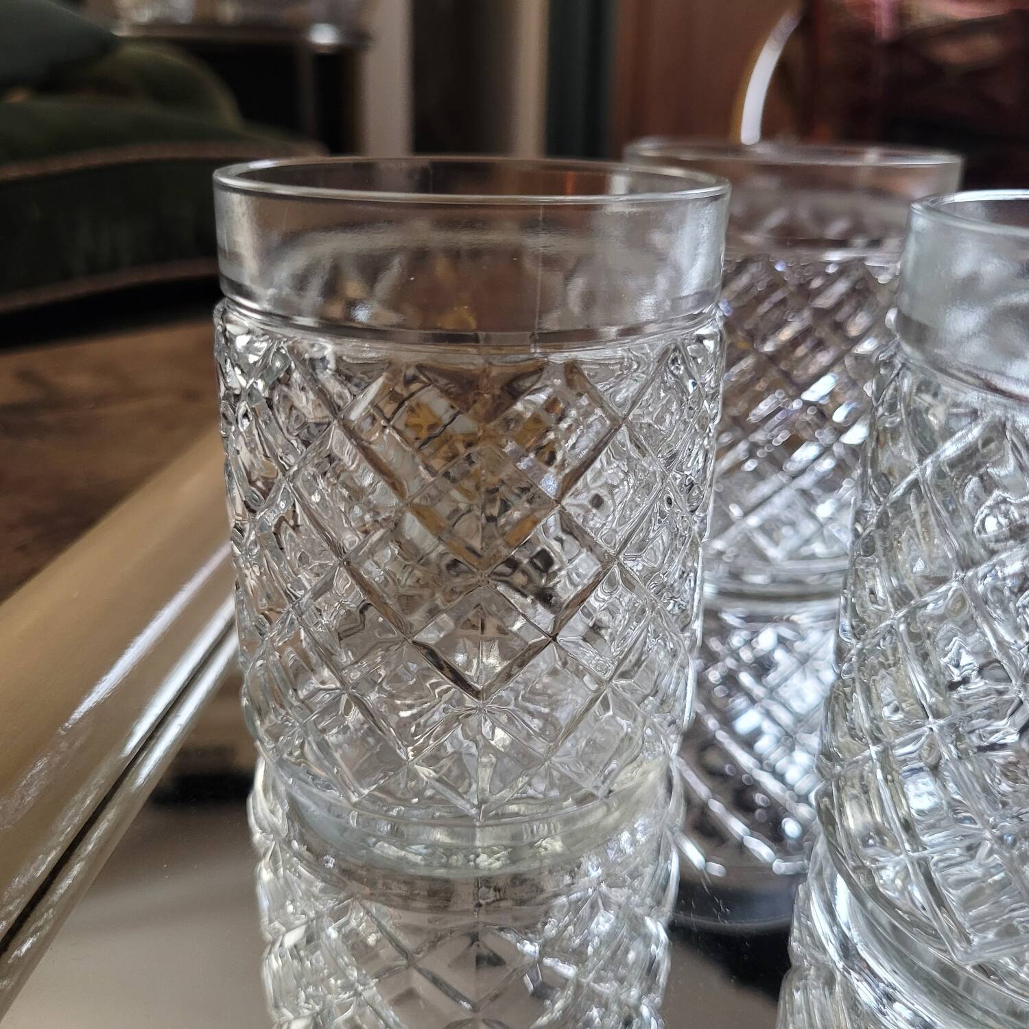 6 verres Nestlé – verre pressé à facettes – années 70.