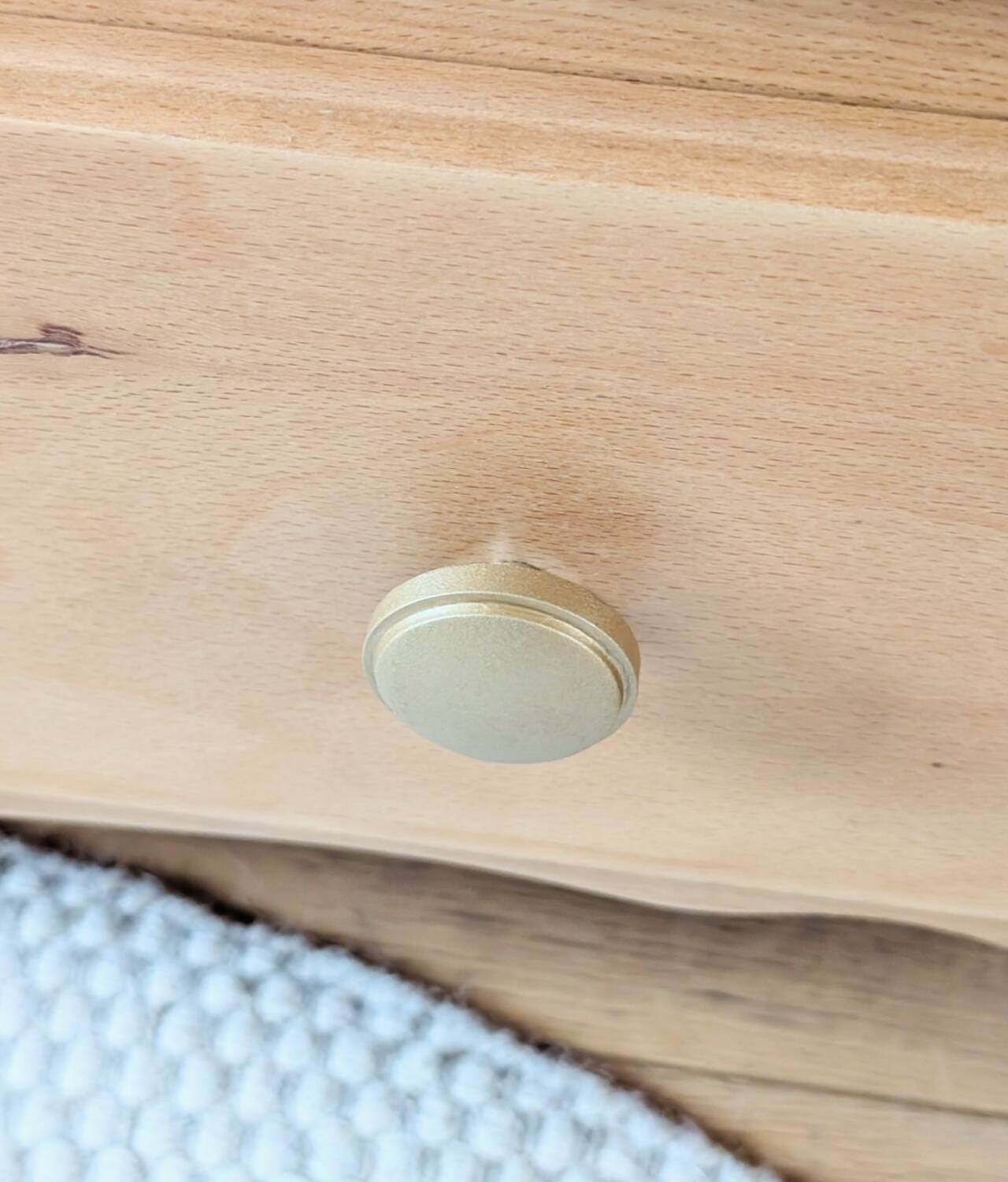Commode vintage en bois blond, rénovée