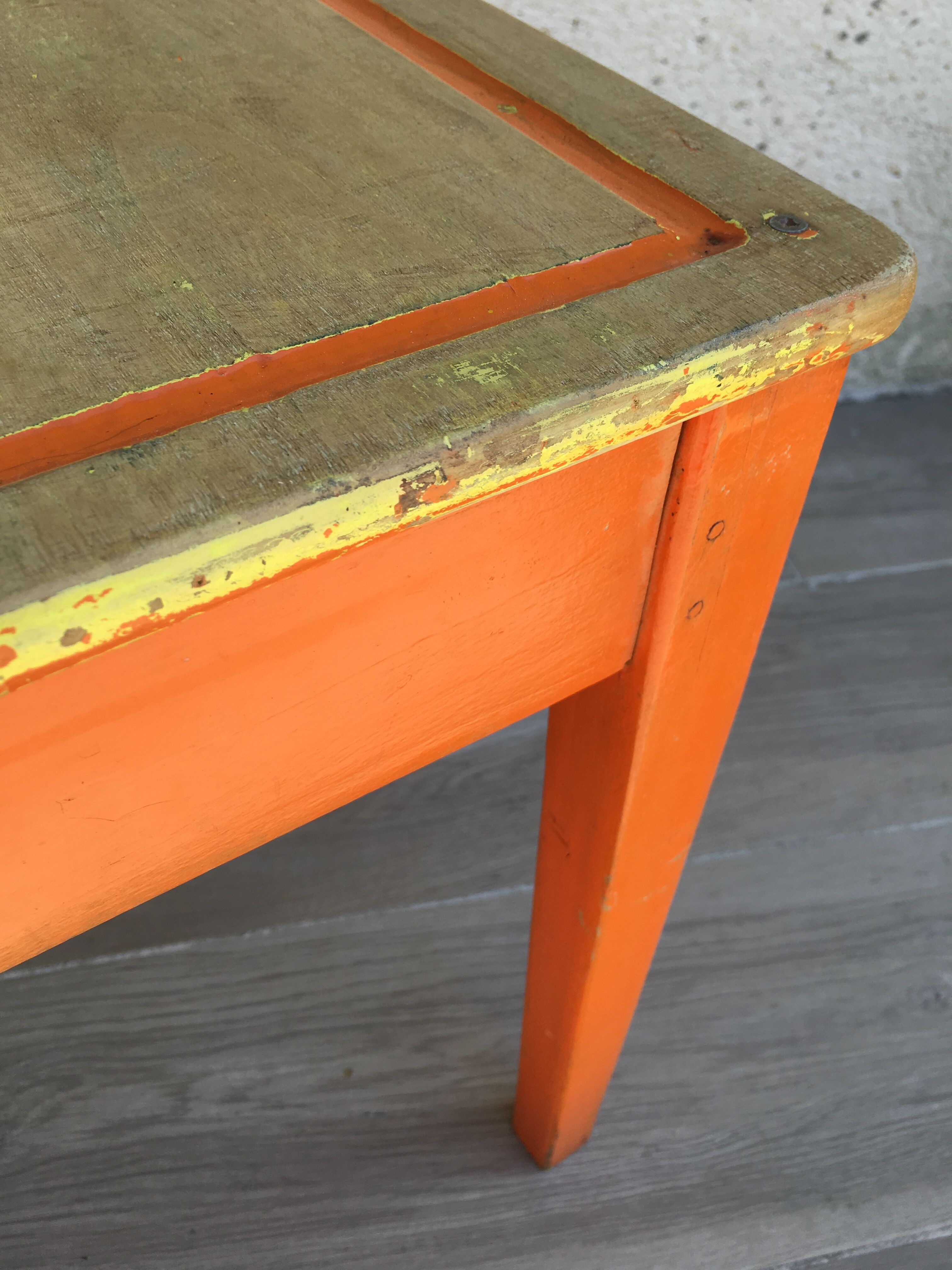 Wooden wooden desk orange base