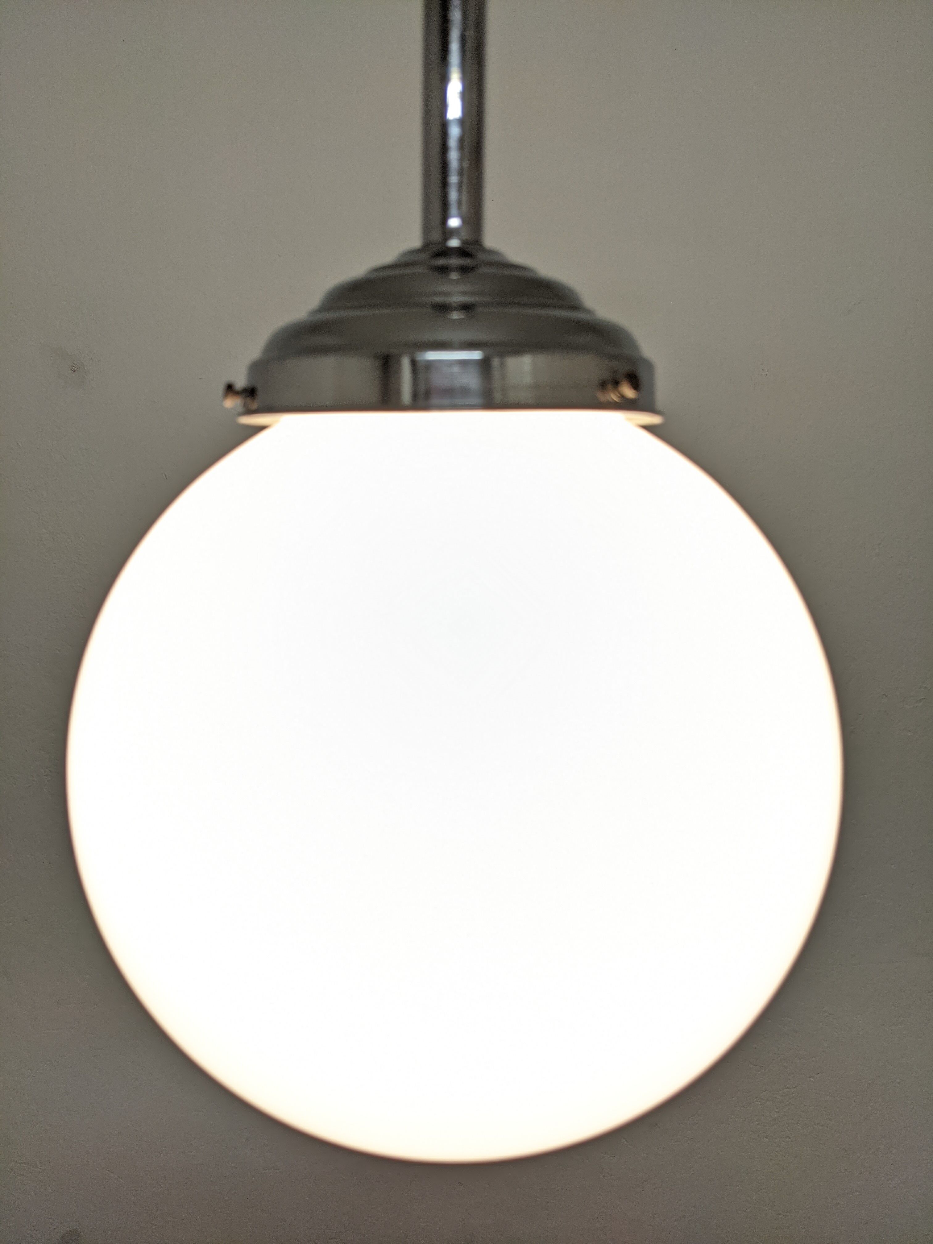 Art Deco ball suspension in opaline