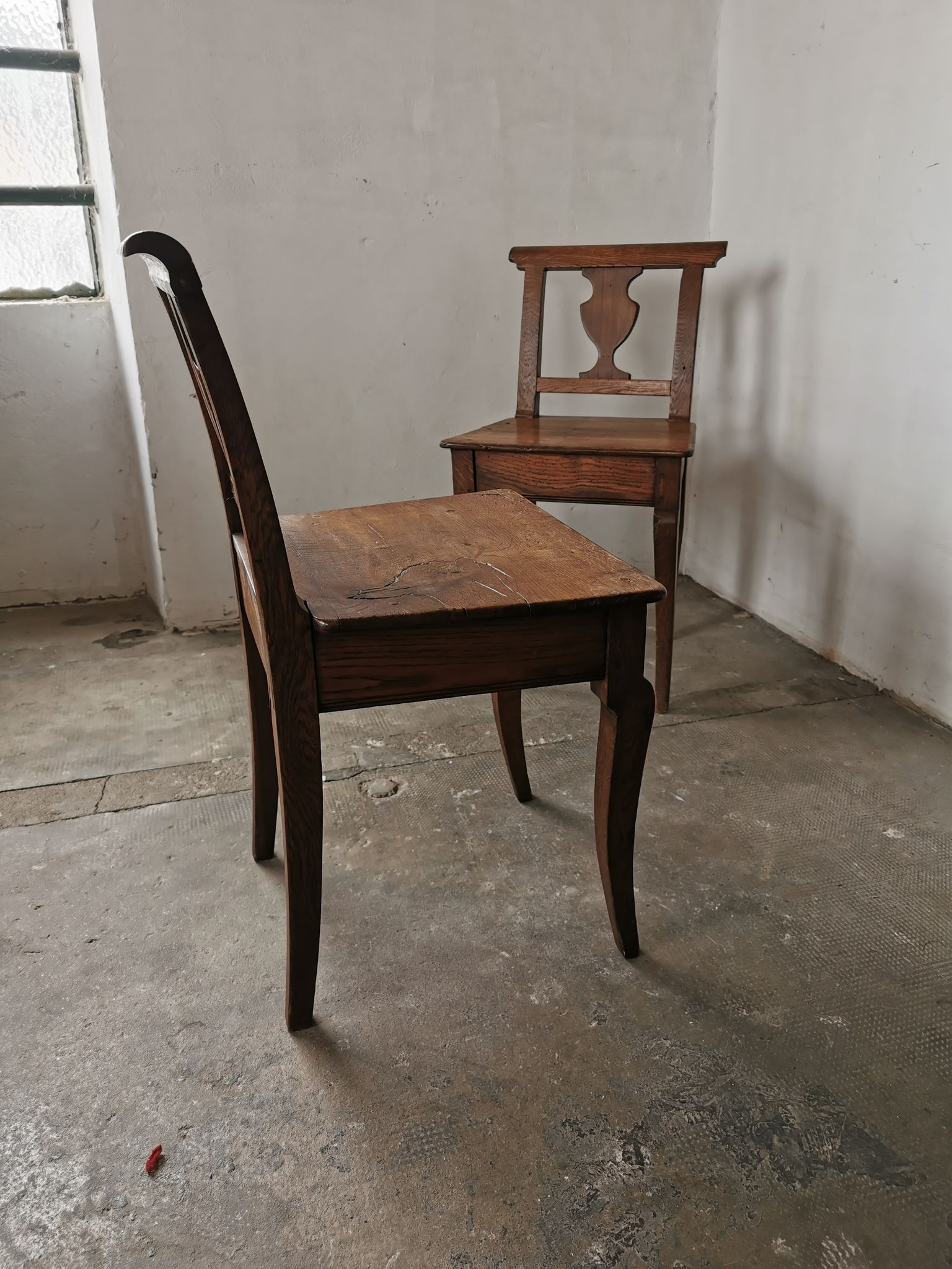 Paire de chaises en chêne brut