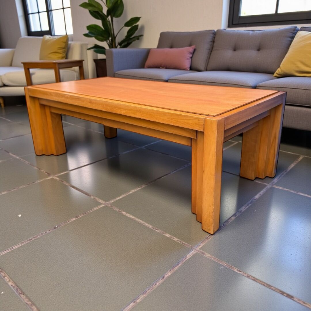 Vintage coffee table in solid elm from the 1970s.