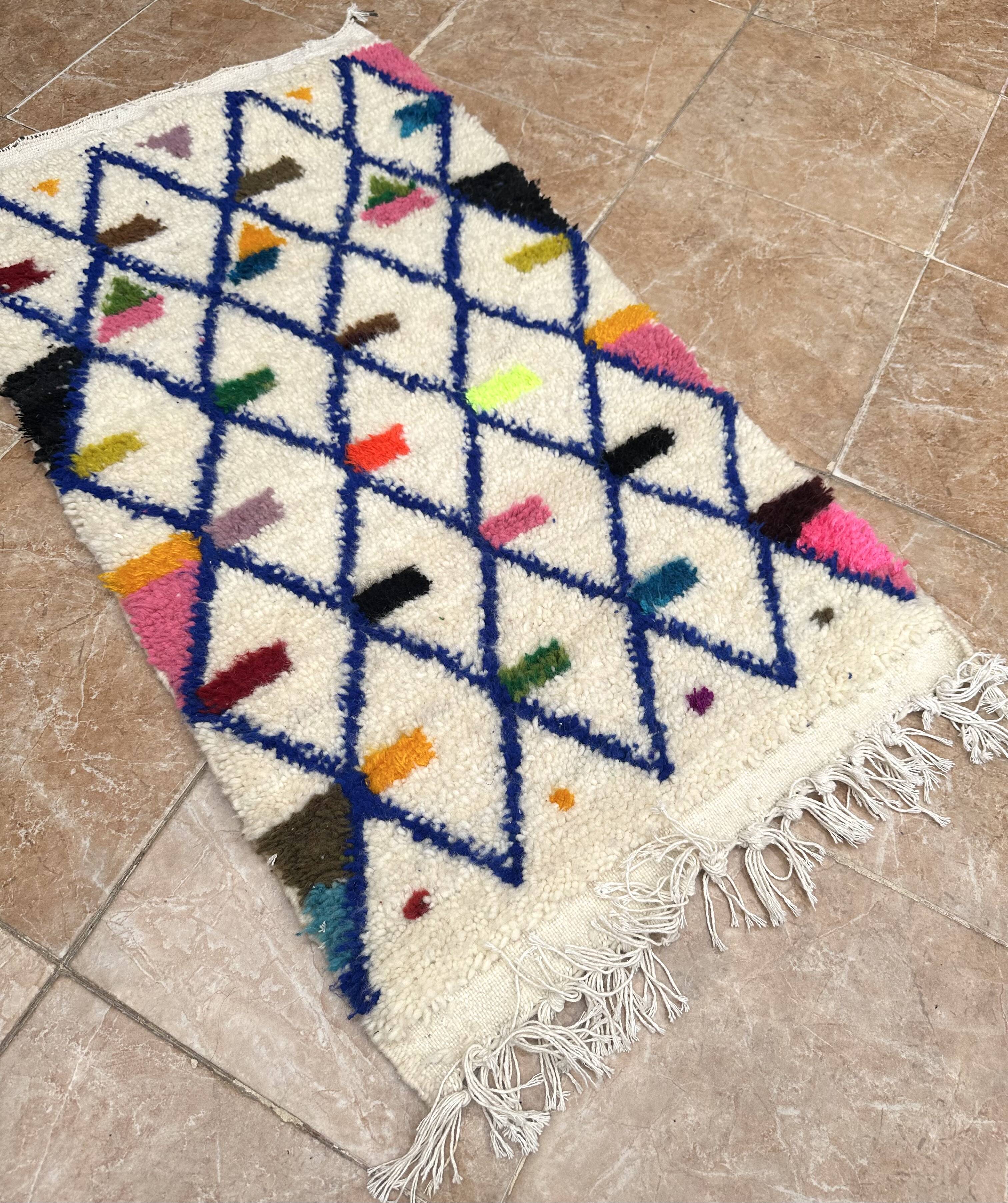 Small handmade Moroccan rug, small Beni Ouarain rug in Berber wool,