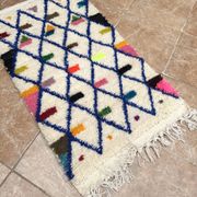 Small handmade Moroccan rug, small Beni Ouarain rug in Berber wool,