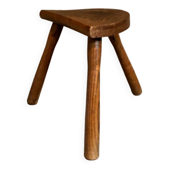 Tripod farm stool
