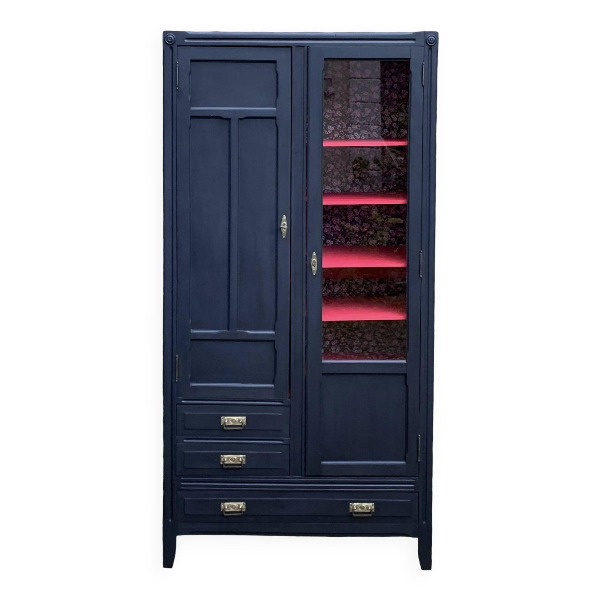 Parisian glazed hotel wardrobe 1930