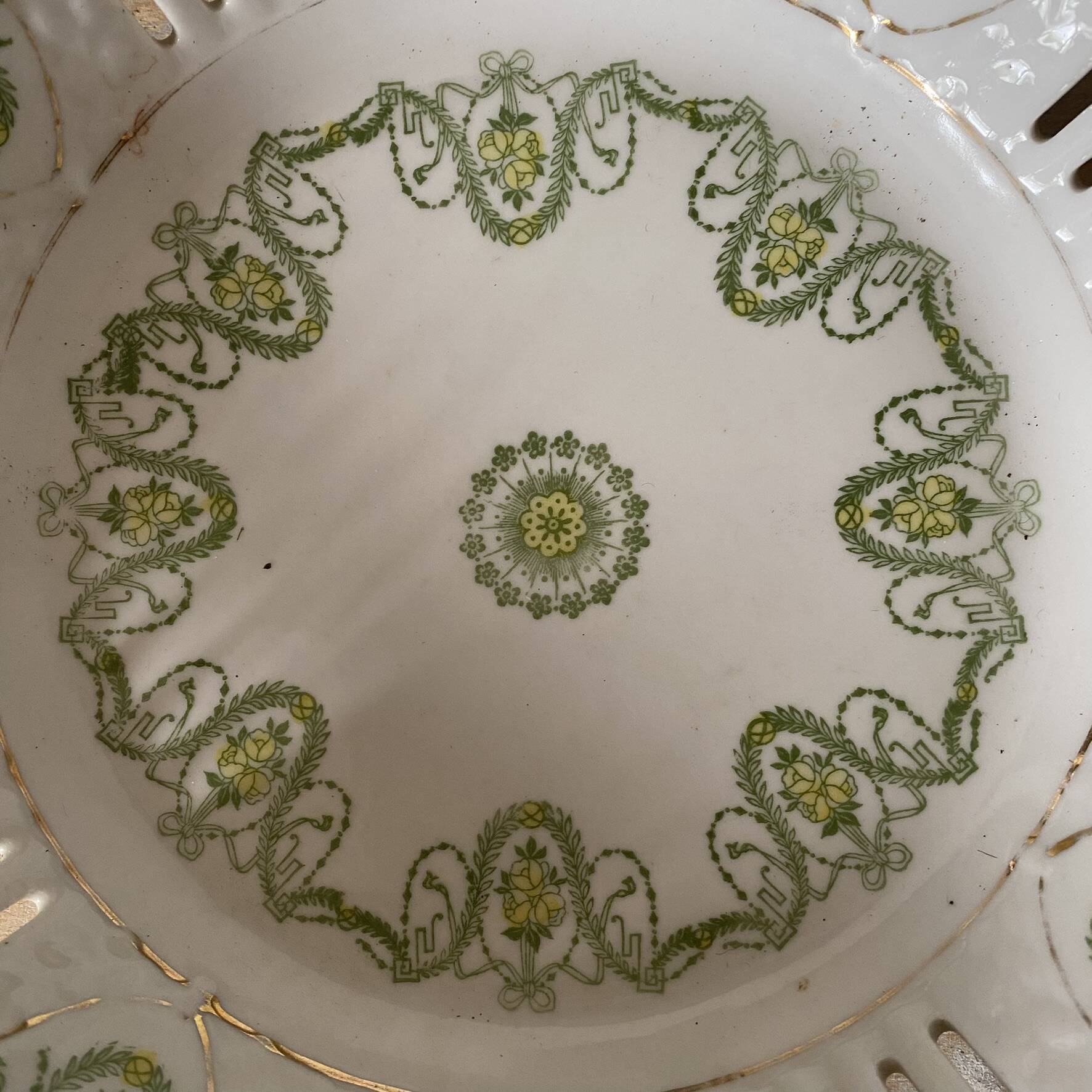 Coupe à fruits en porcelaine ajourée