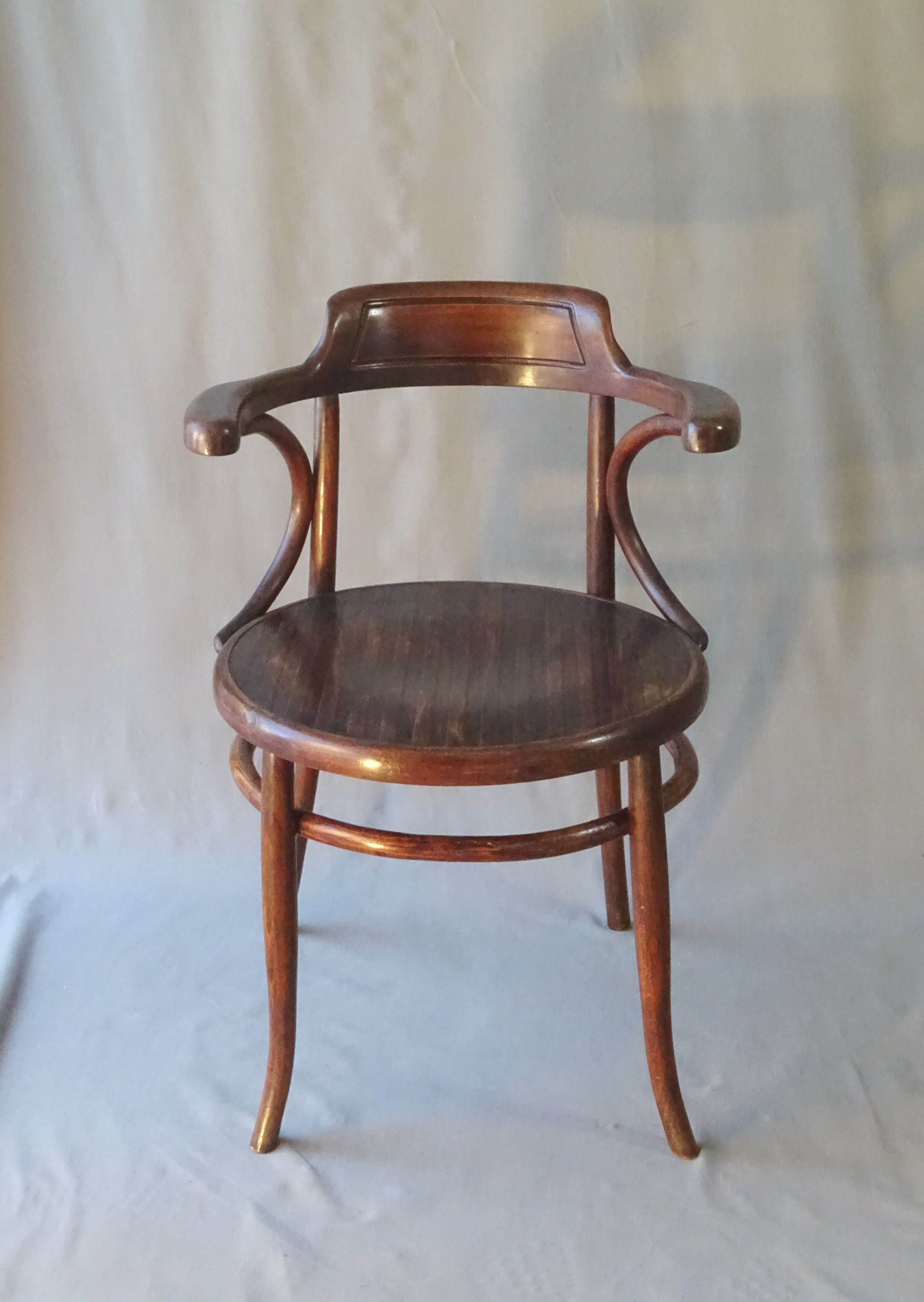 Wooden-curved office chair by Ungvar1900
