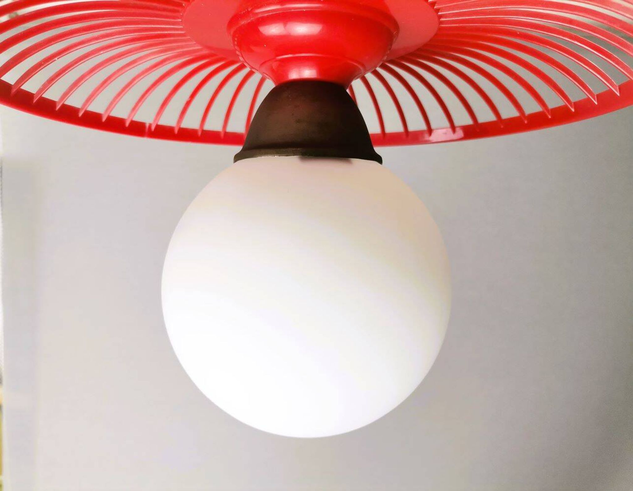 Lampe à Suspension de Table de Cuisine Mid-Century en Plastique Rouge, 1960s