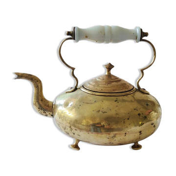 Bouilloire victorienne tripode ancienne en laiton et anse en porcelaine