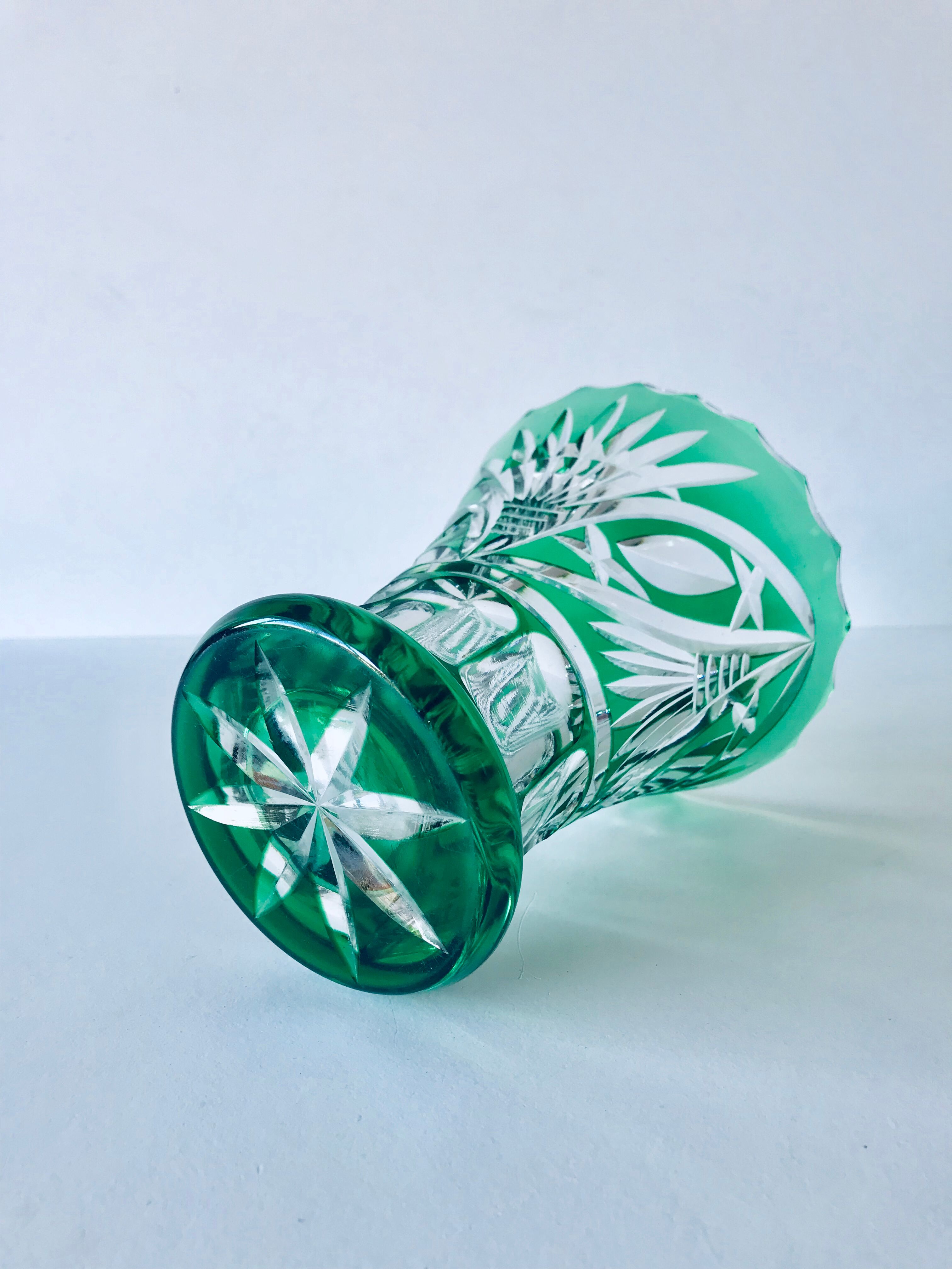 Vase Art Déco en cristal taillé vert
