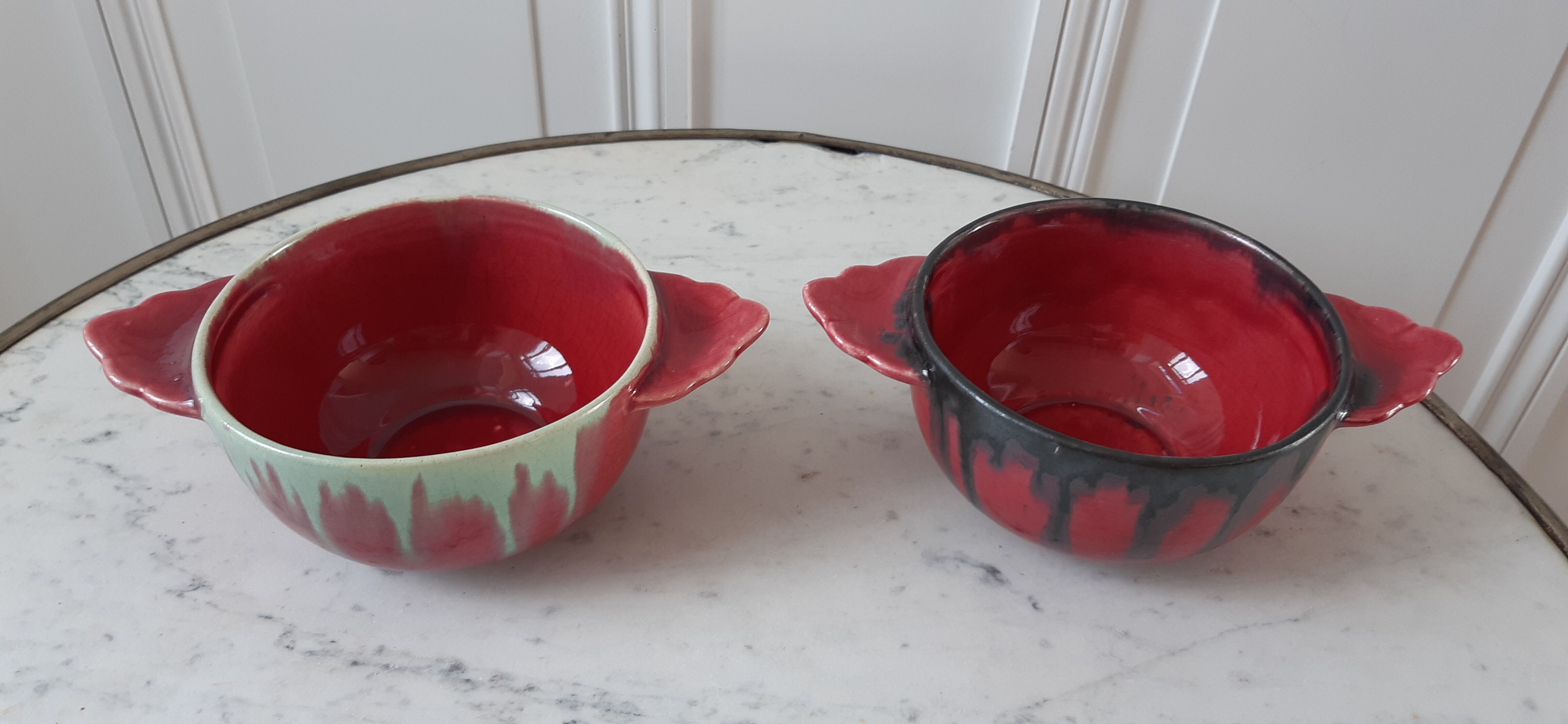 Duo of stoneware bowls with burgundy and blue ears 30s-40s