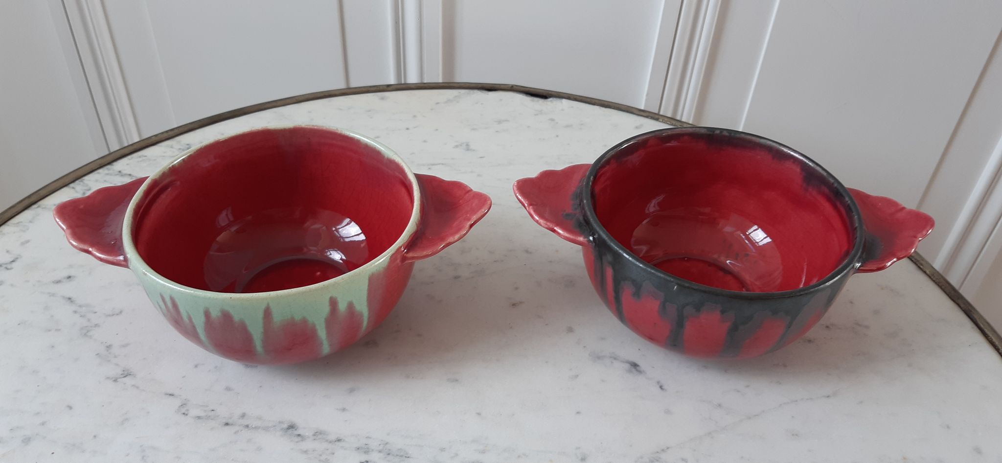 Duo of stoneware bowls with burgundy and blue ears 30s-40s
