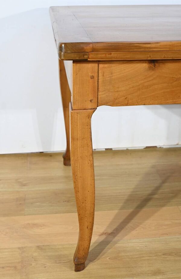 Table régionale en merisier, style Louis XV, milieu XIXème