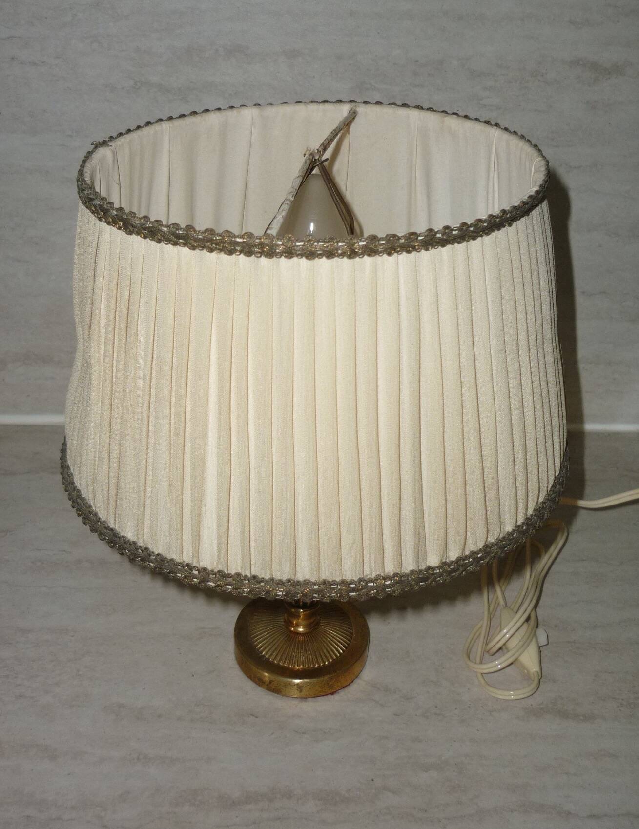 Empire style lamp in golden brass with pleated shade