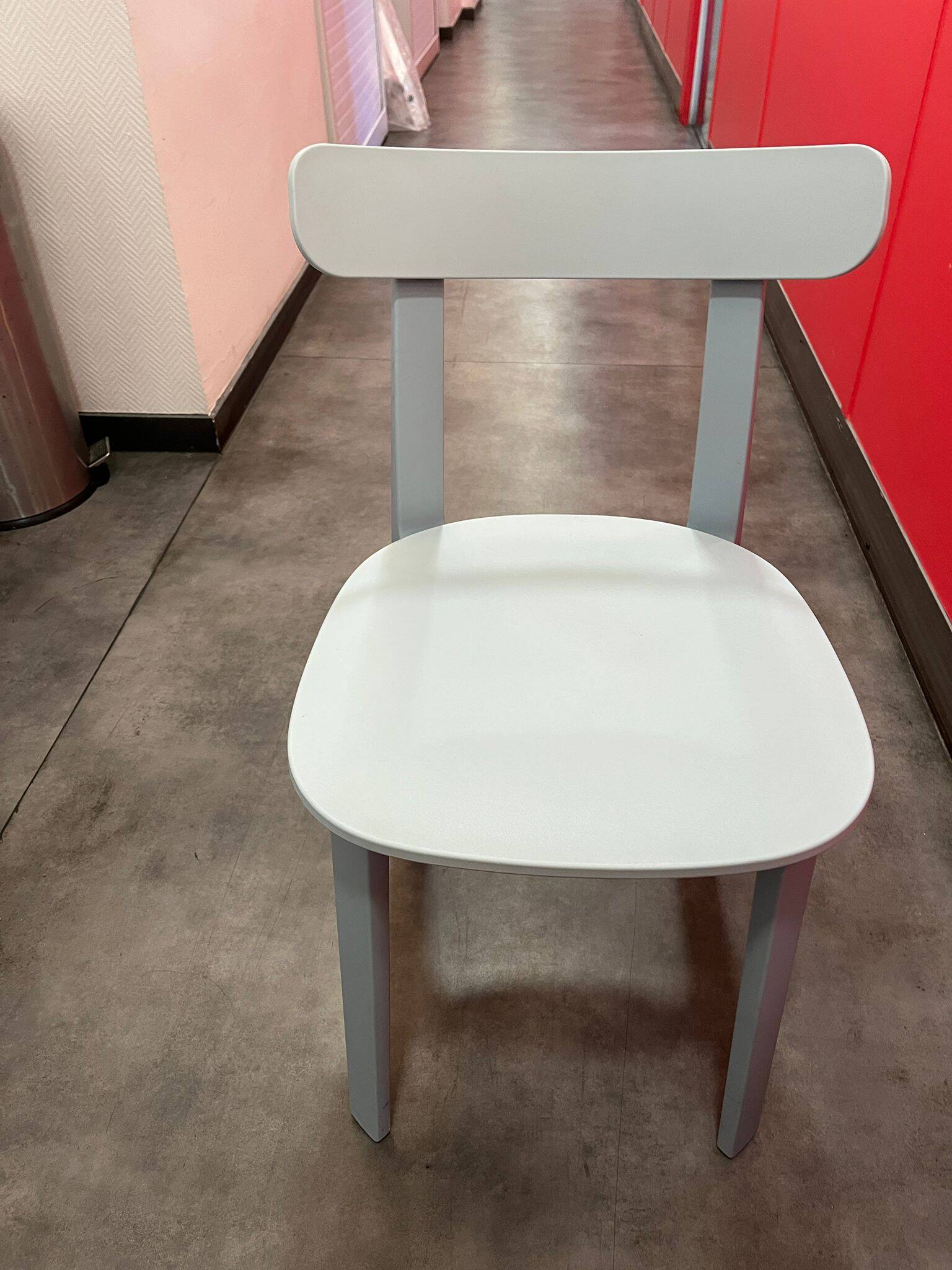 Chaise VITRA APC blanc