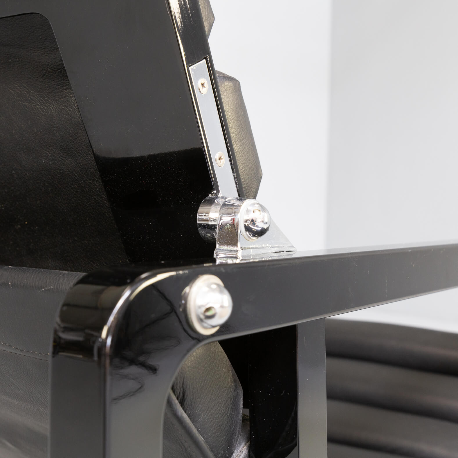 Eileen Gray re-edition lounge fauteuil ‘1927 Transat’ by Ecart International