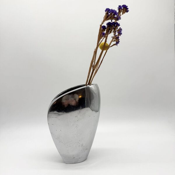 Vase sculptural en fonte d'aluminium poli – 1980s