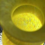 Vase pate de verre jaune
