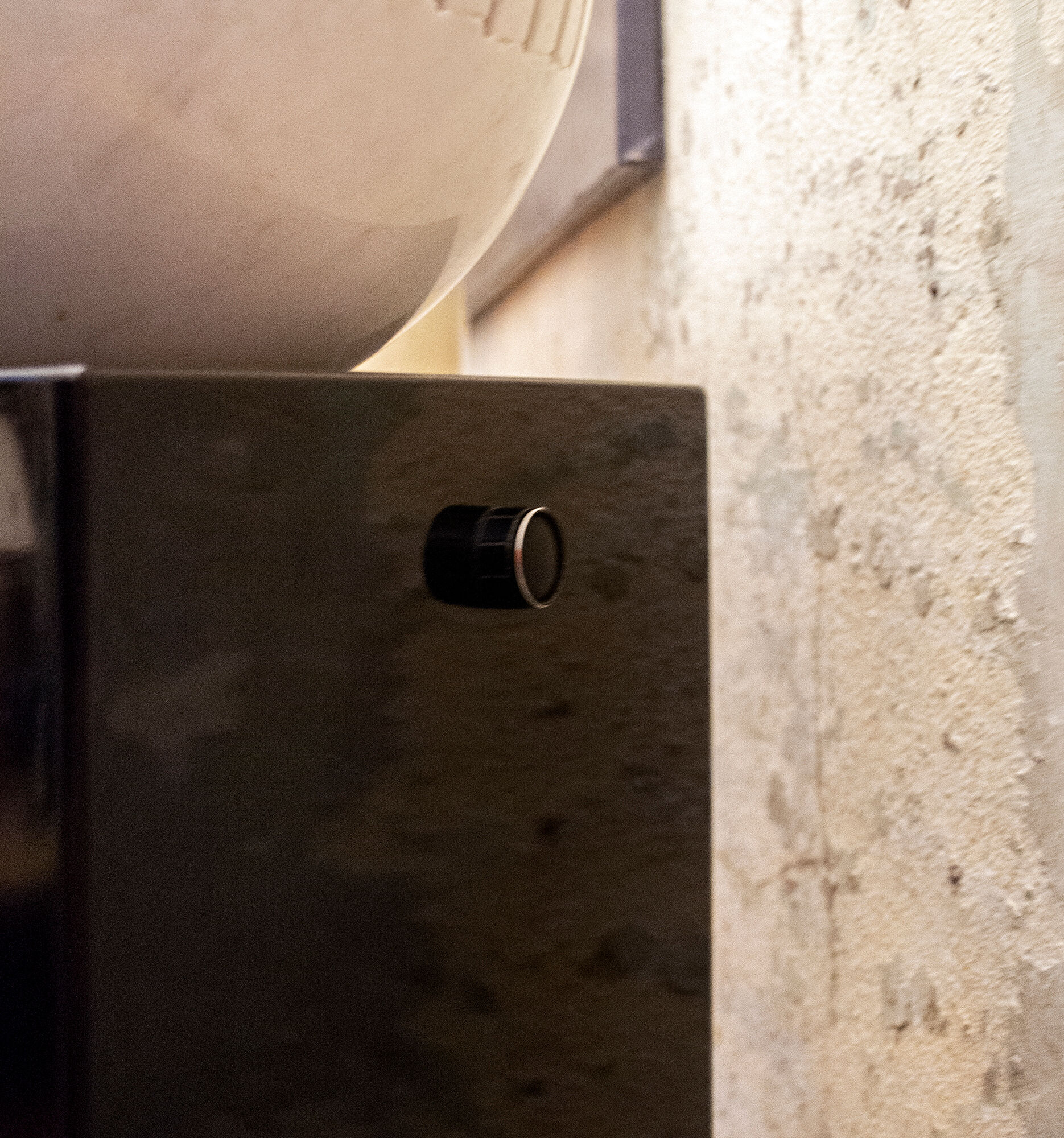 Lamp-sculpture produces the sound harp Model Harp by Alfredo Pizzo Greco for Zanotta Anni'70