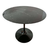 Table noire Tulipe Saarinen Knoll 90cm en marbre
