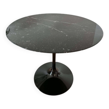 Black Tulip table Saarinen Knoll 90cm in marble