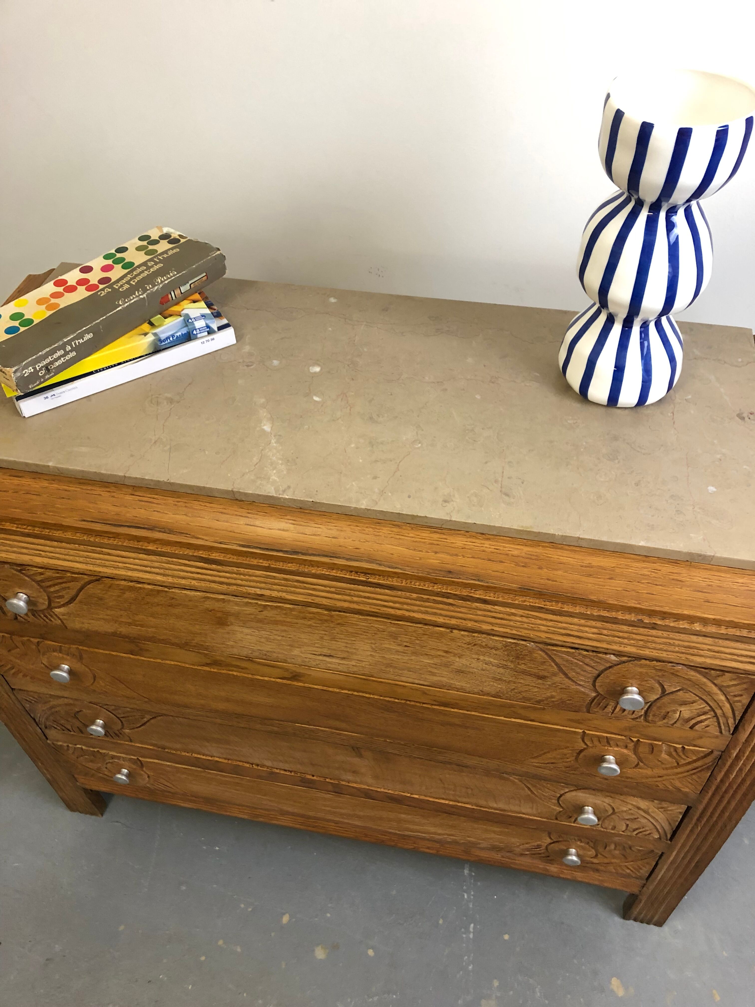 Oak chest of drawers