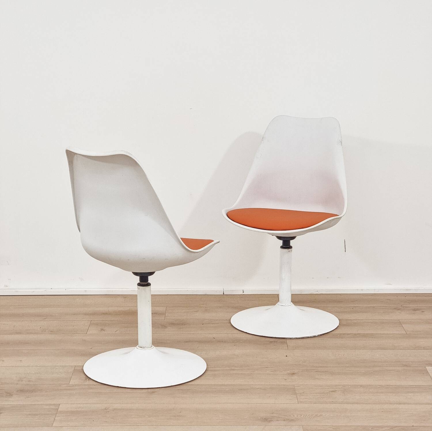 Magnifique ensemble de chaises tulipes des années 1960