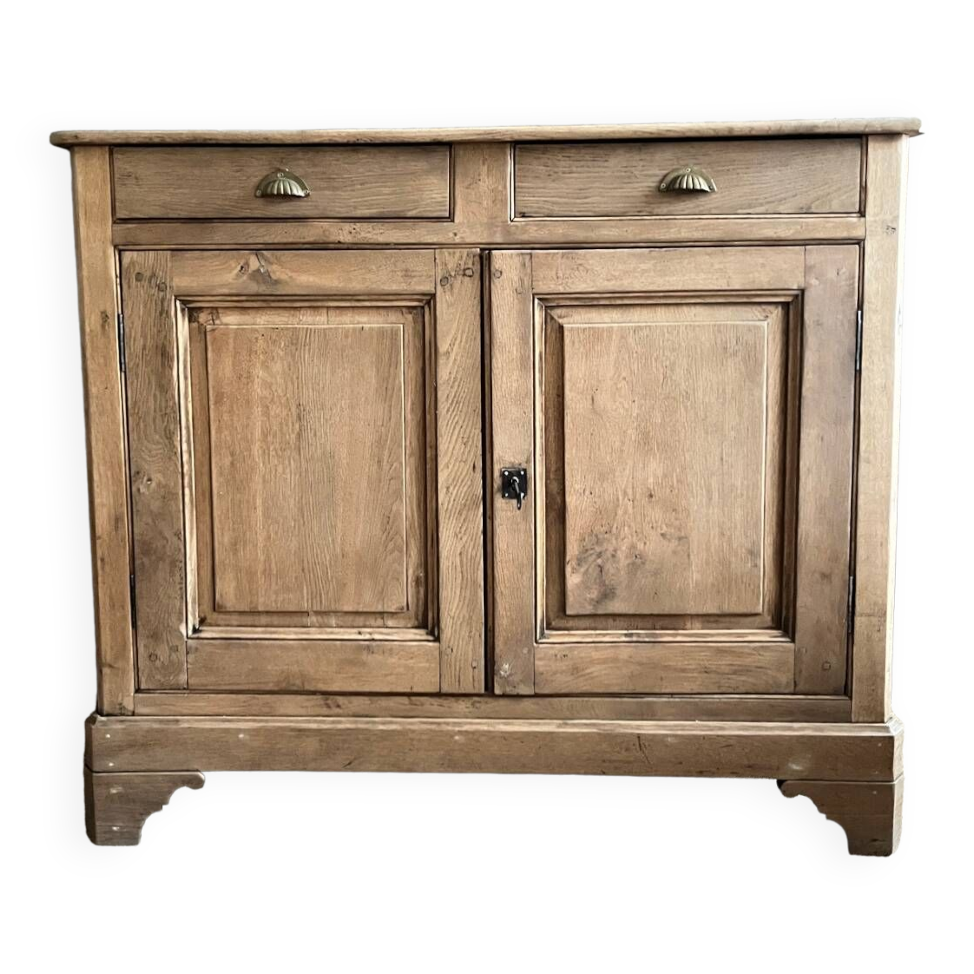 Parisian buffet in raw wood