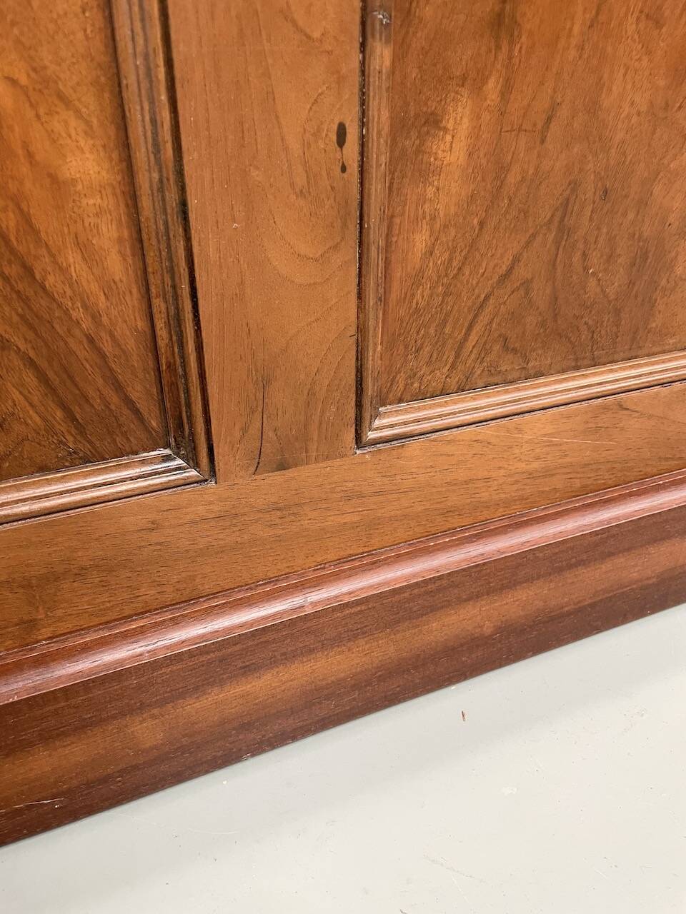 Comptoir ou bureau en noyer années 50