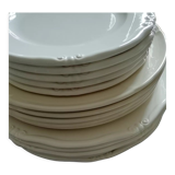 Service de 18 assiettes en faience