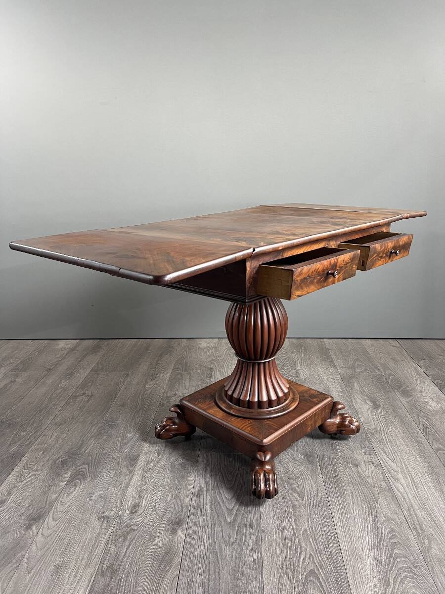 Mahogany drop-leaf table, 19th century