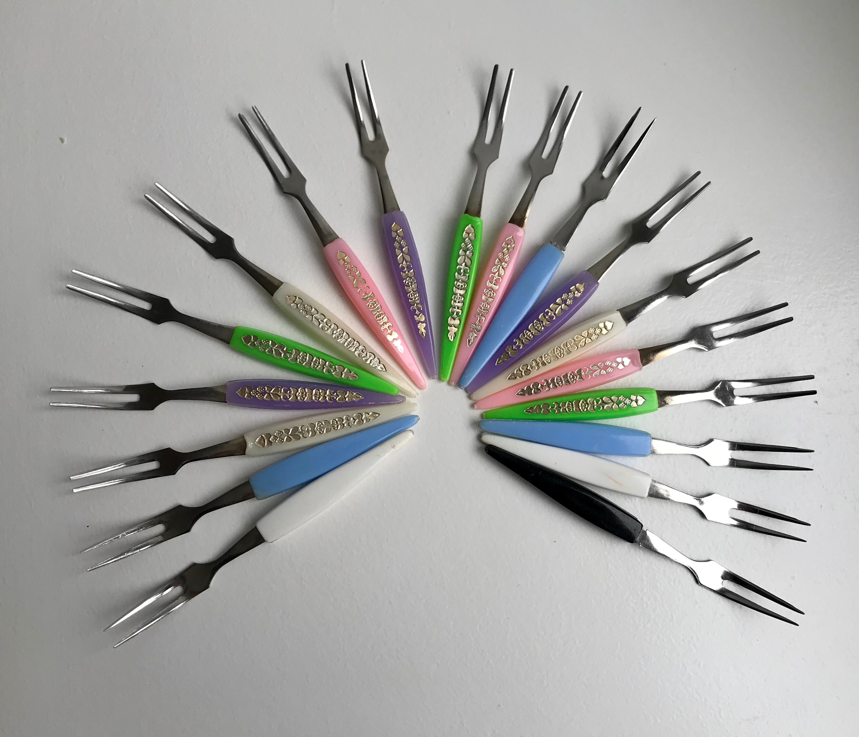 Set of 18 mini forks fruit aperitif 70s