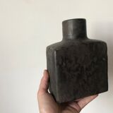 Art pottery of Mobach Holland Cubist vase in black enamelled sandstone
