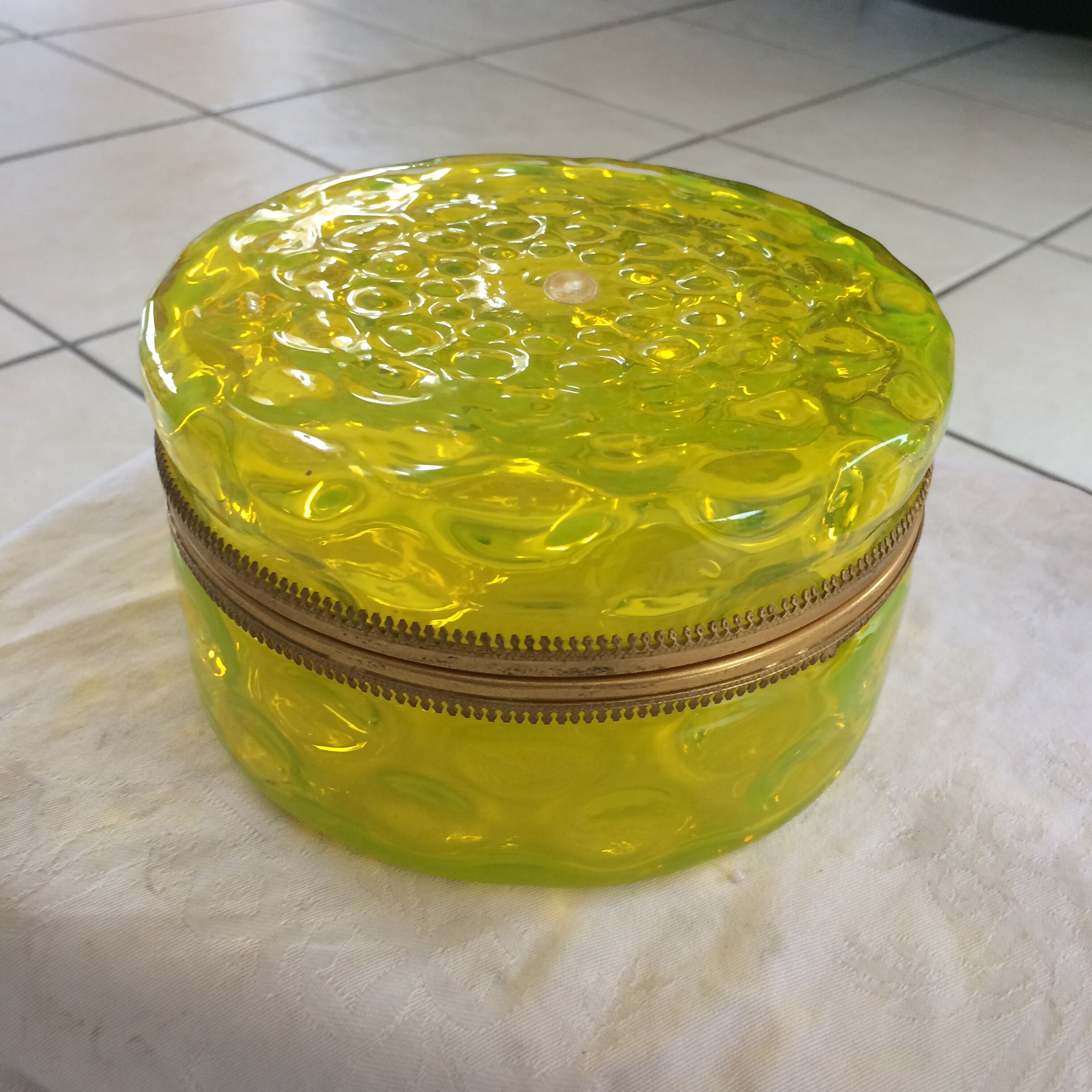 Candy box in crystal and closing in bronze