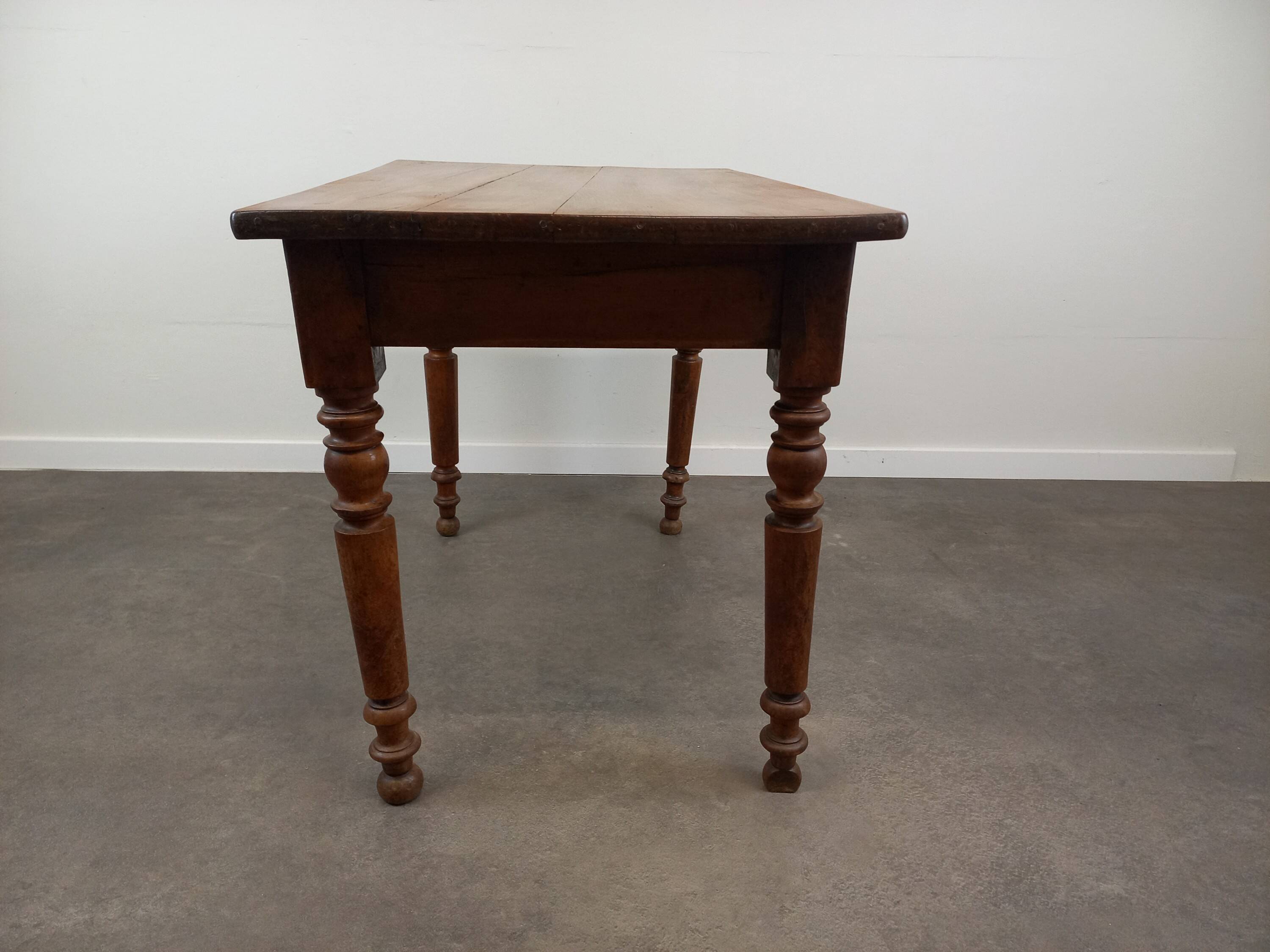 Table bistrot en noyer