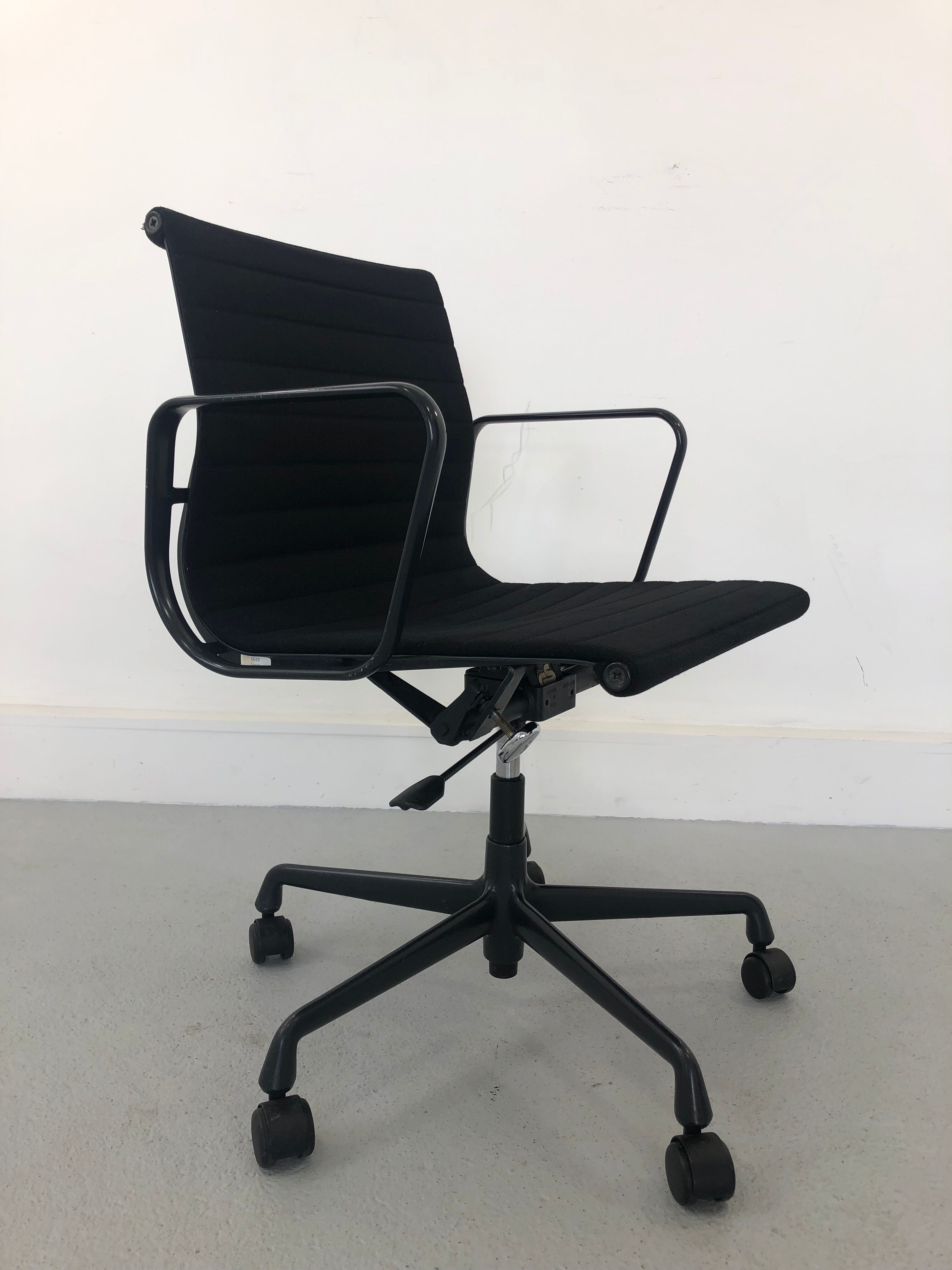 Aluminum black Model EA 117 Swivel Chair by Charles & Ray Eames for Vitra