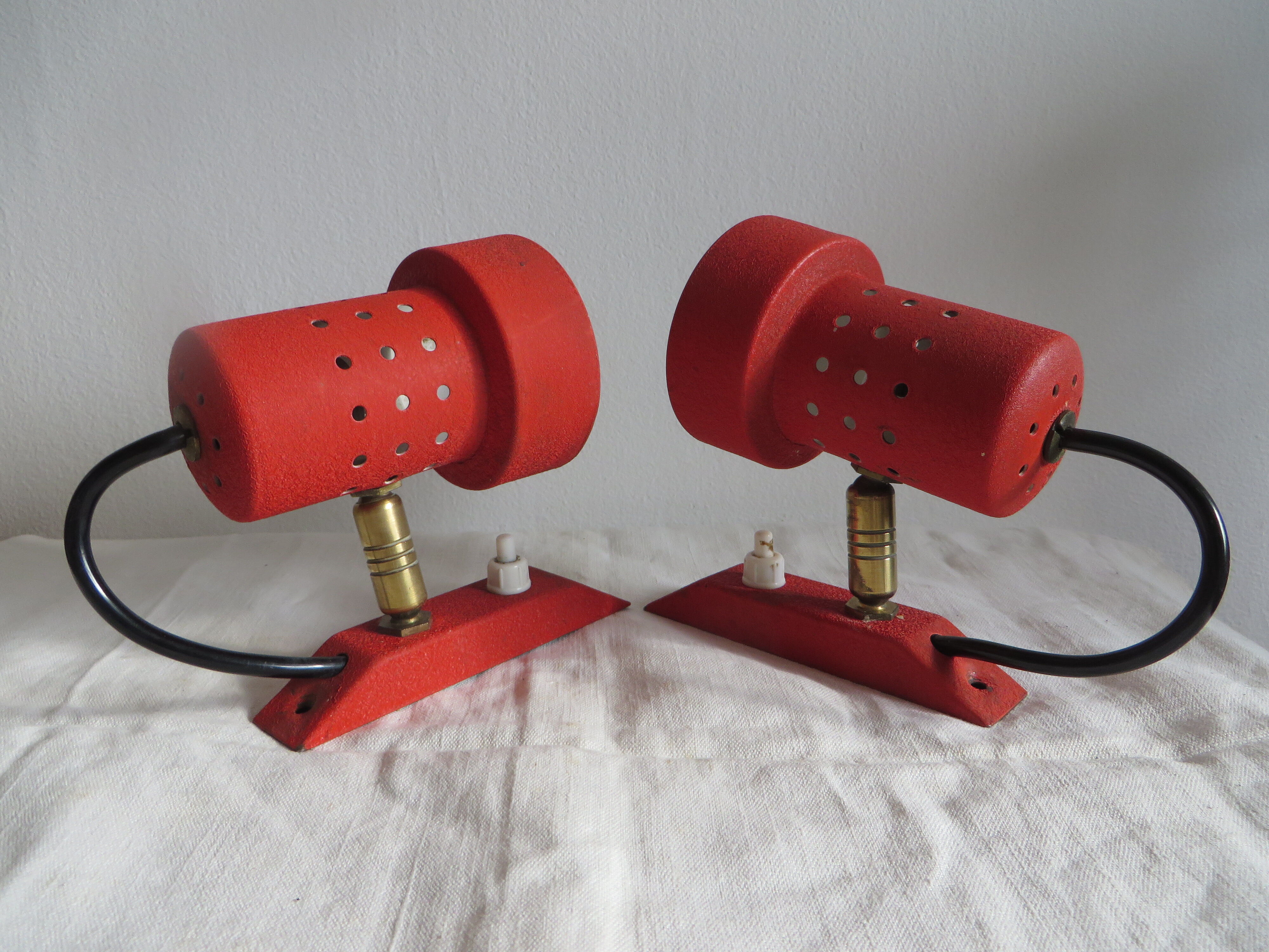 Appliques rouges vintage Aluminor