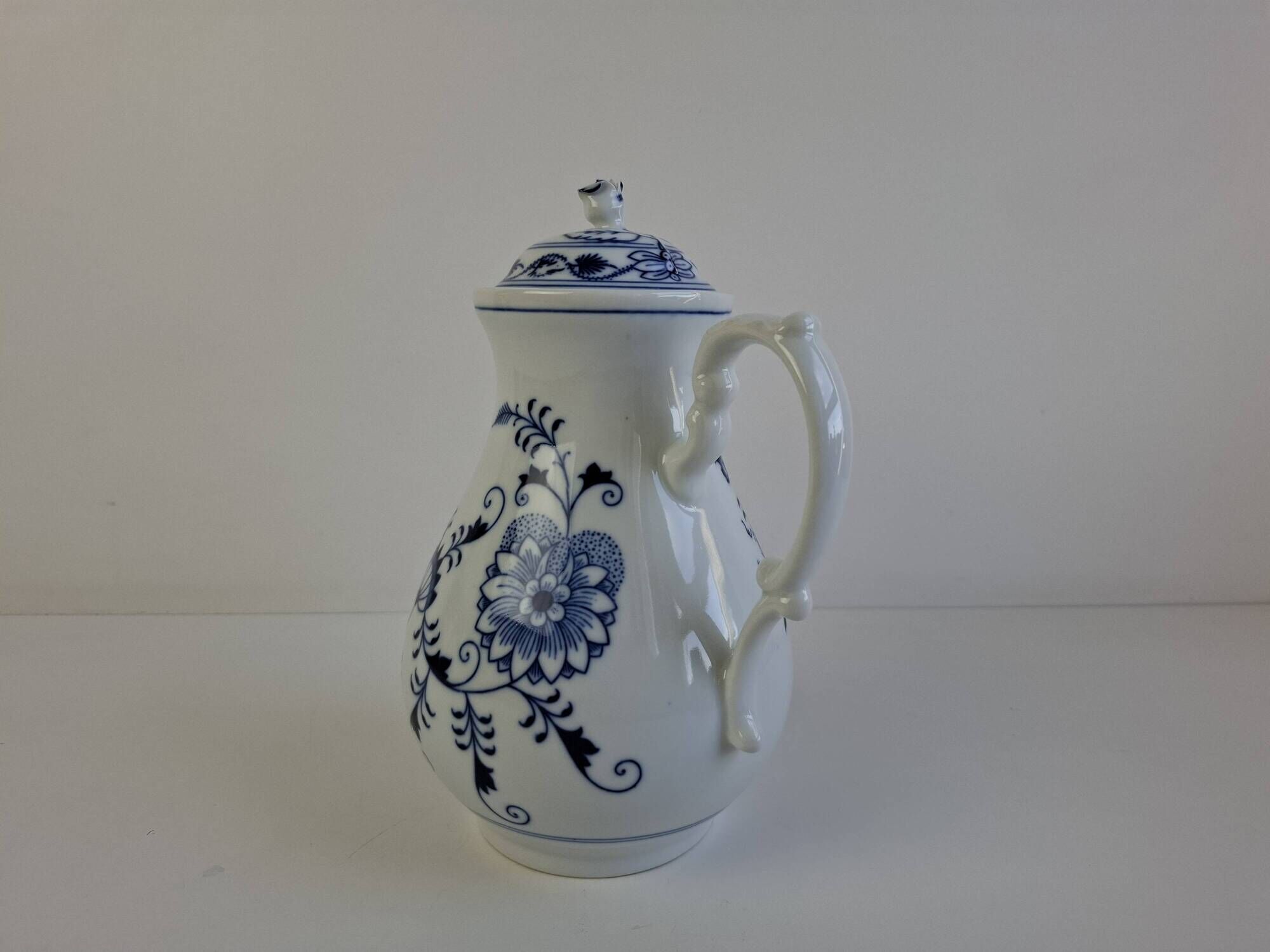 Vintage Dubí Czech Porcelain Blue Onion Cibulák Teapot, c. 1970