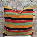 Vintage cushion cover in Berber kilim: Moroccan wool cushion.