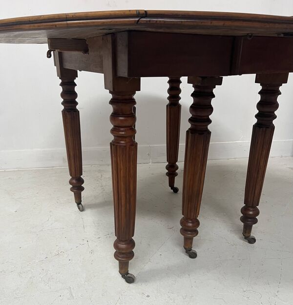 Table a six pieds Louis Philippe en merisier massif XIX siècle