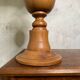 Lampe en bois avec abat-jour en osier