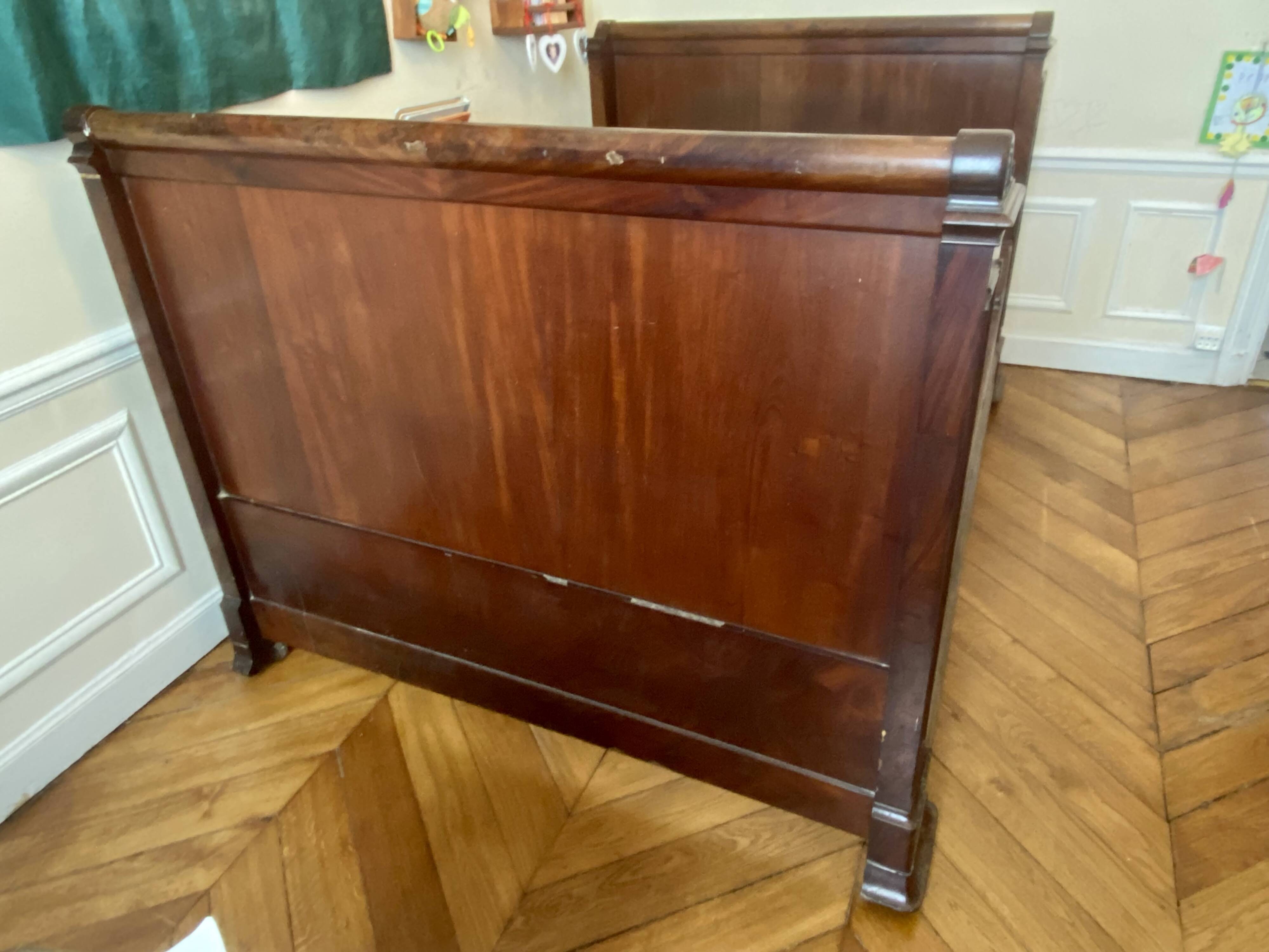 Old wooden bed 120 cm